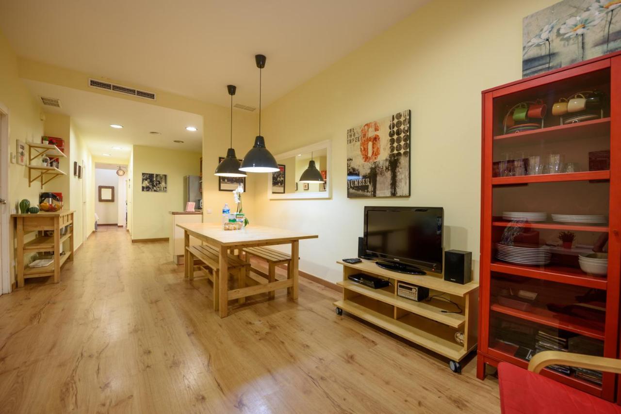 Ramblasrentals Chic & Spacious Flat Pool Table 15M Ramblas - Parking - Wifi Barcelona Ngoại thất bức ảnh
