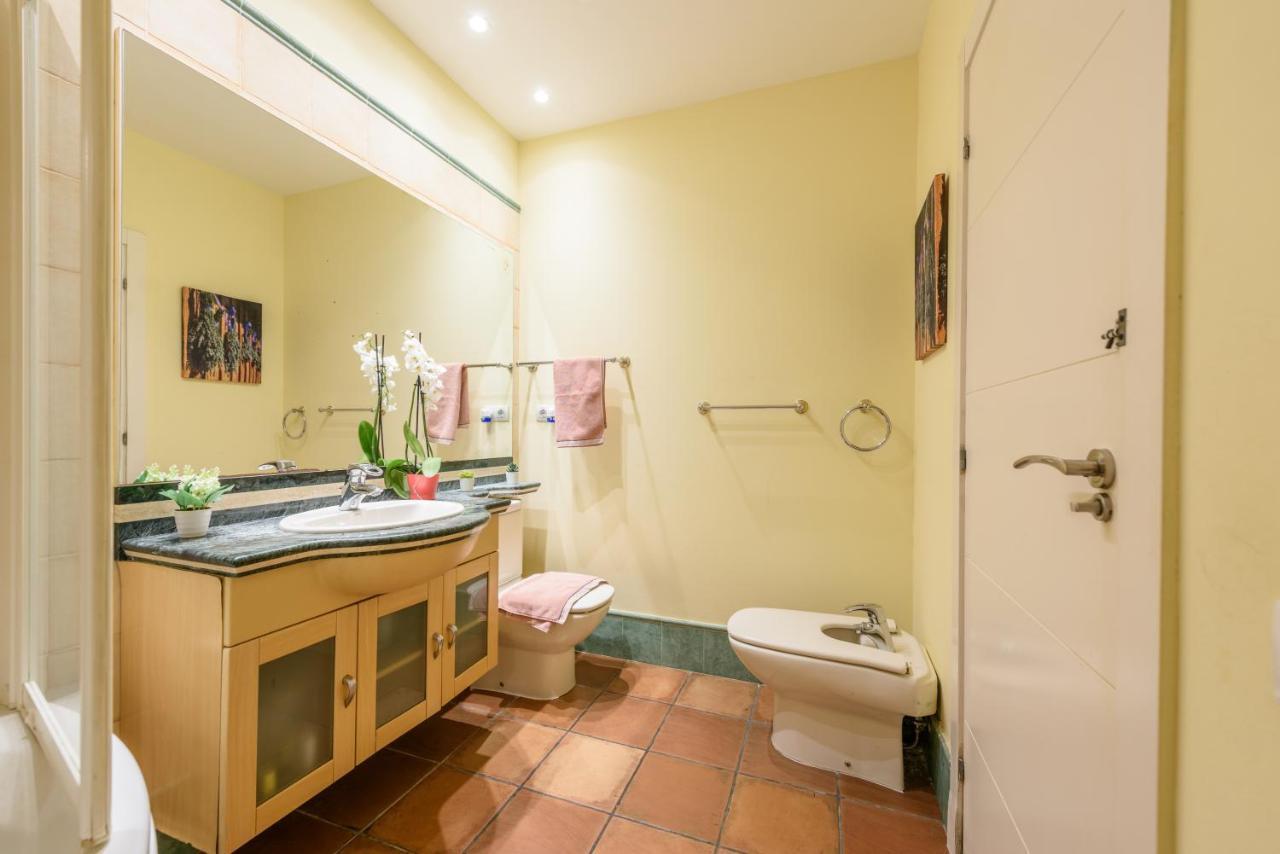 Ramblasrentals Chic & Spacious Flat Pool Table 15M Ramblas - Parking - Wifi Barcelona Ngoại thất bức ảnh